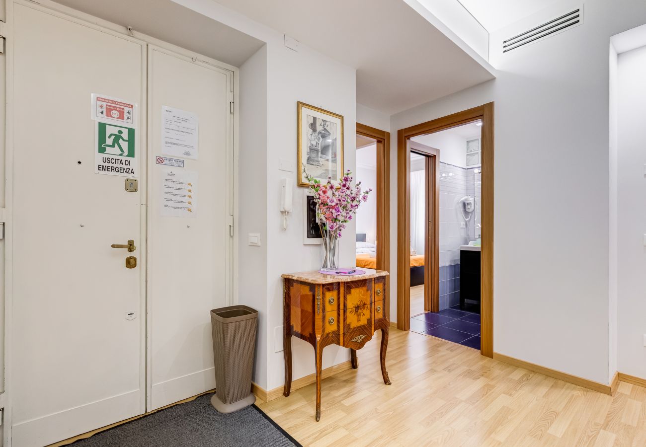 Apartment in Rome - Vatican Flat- 2Bedrooms,2Ensuite Baths & Balcony