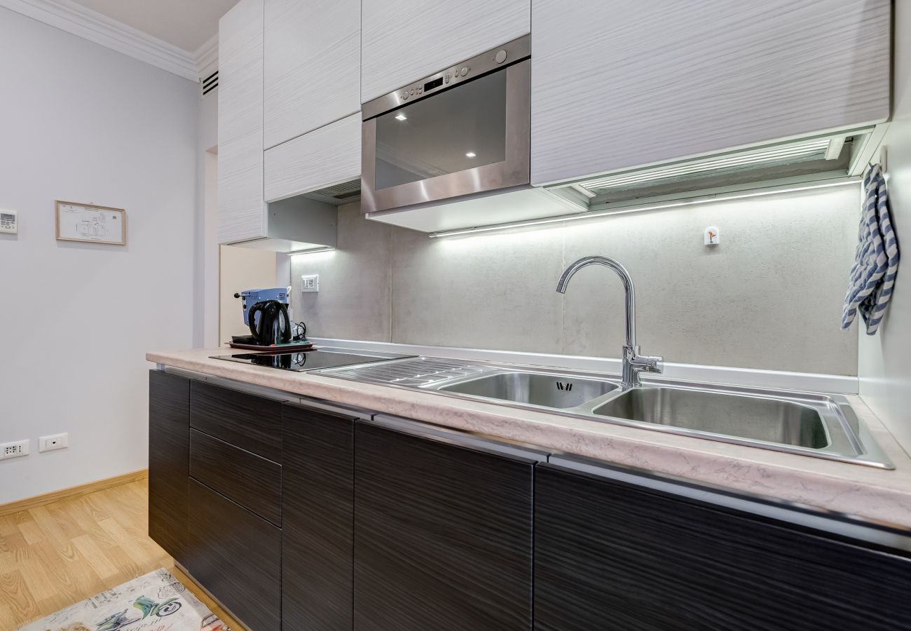 Apartment in Rome - Vatican Flat- 2Bedrooms,2Ensuite Baths & Balcony