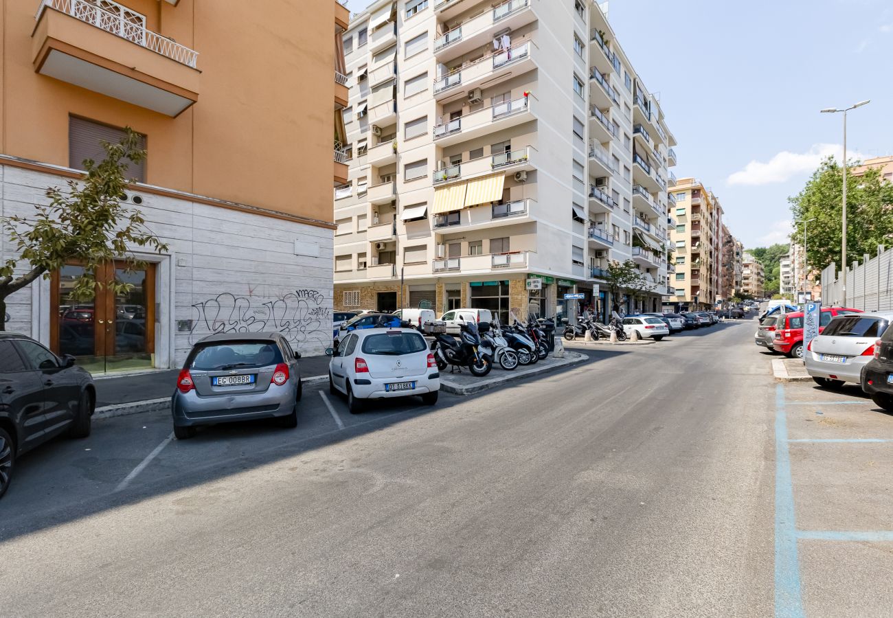 Apartment in Rome - Vatican Flat- 2Bedrooms,2Ensuite Baths & Balcony
